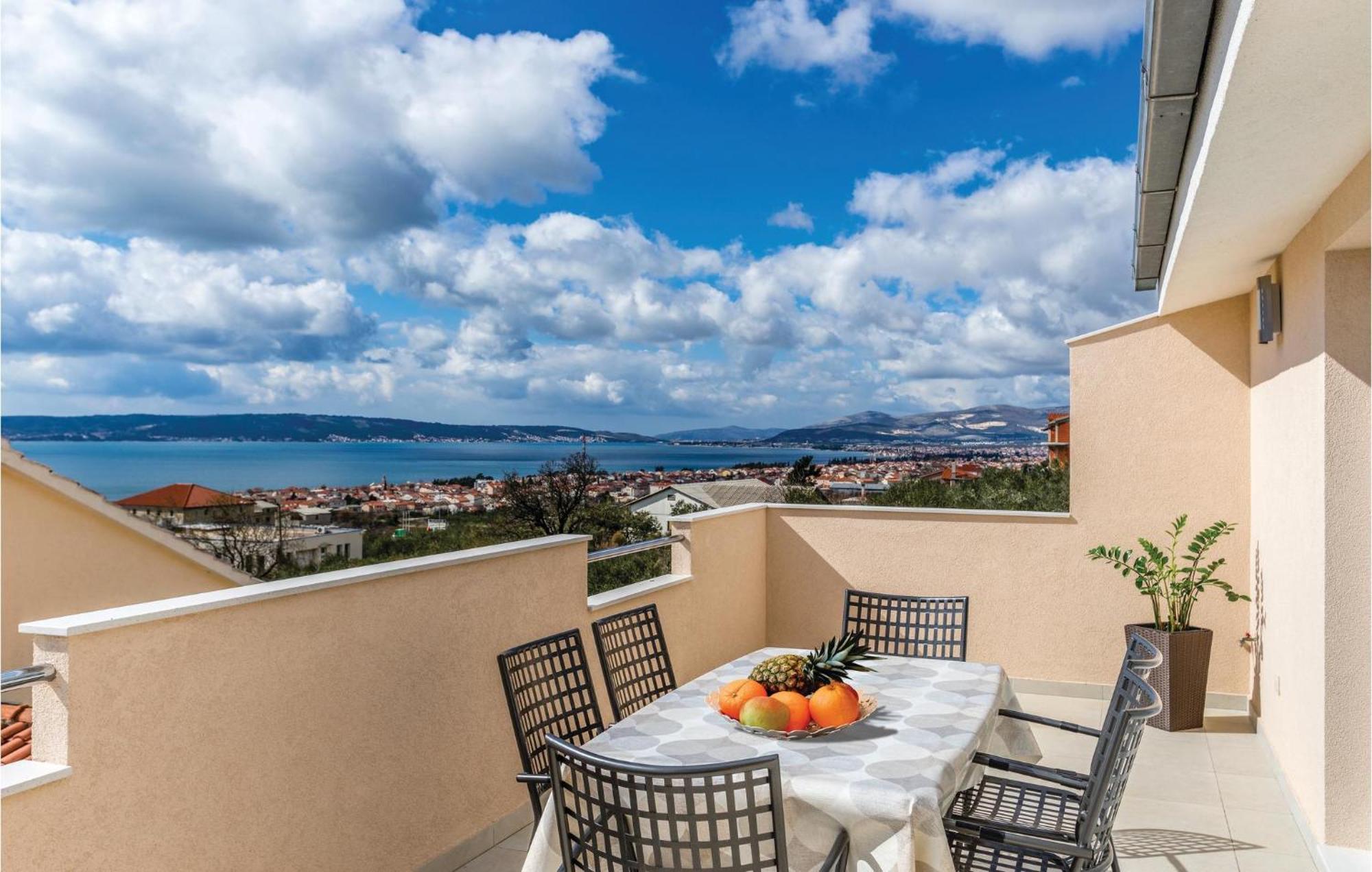 Stunning Apartment In Kastel Gomilica With Wifi Kaštela Εξωτερικό φωτογραφία